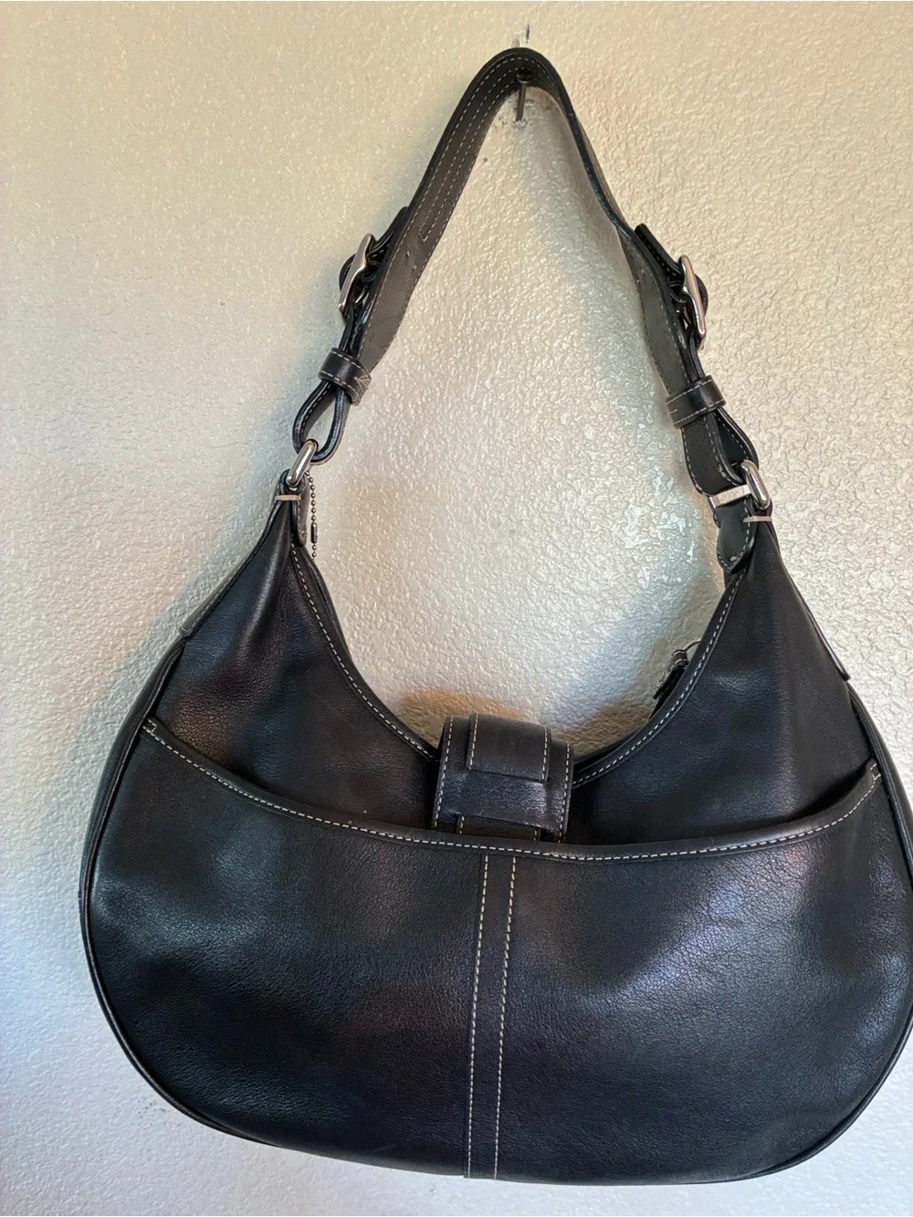 COACH VTG Hamptons 7548 Black Leather mid-sized Buckle Hobo, with dust bag. Euc